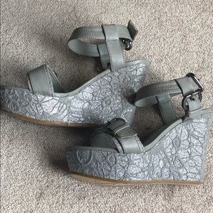 NEVER WORN Not Rated platform sandals